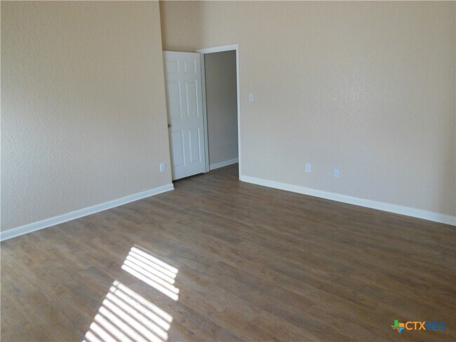 Building Photo - 455 Roadrunner Ave
