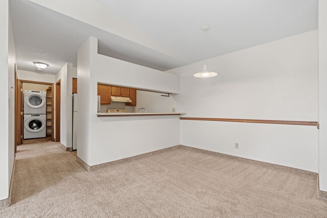 Zumbro - 2 Bed / 1 Bath - 920 Sq.Ft. - Jordan Creek and Mills