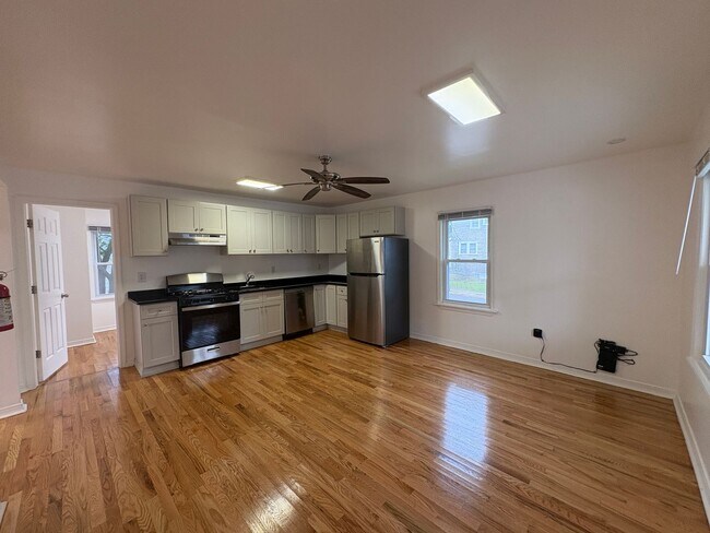 Building Photo - 425 Drummond Ave