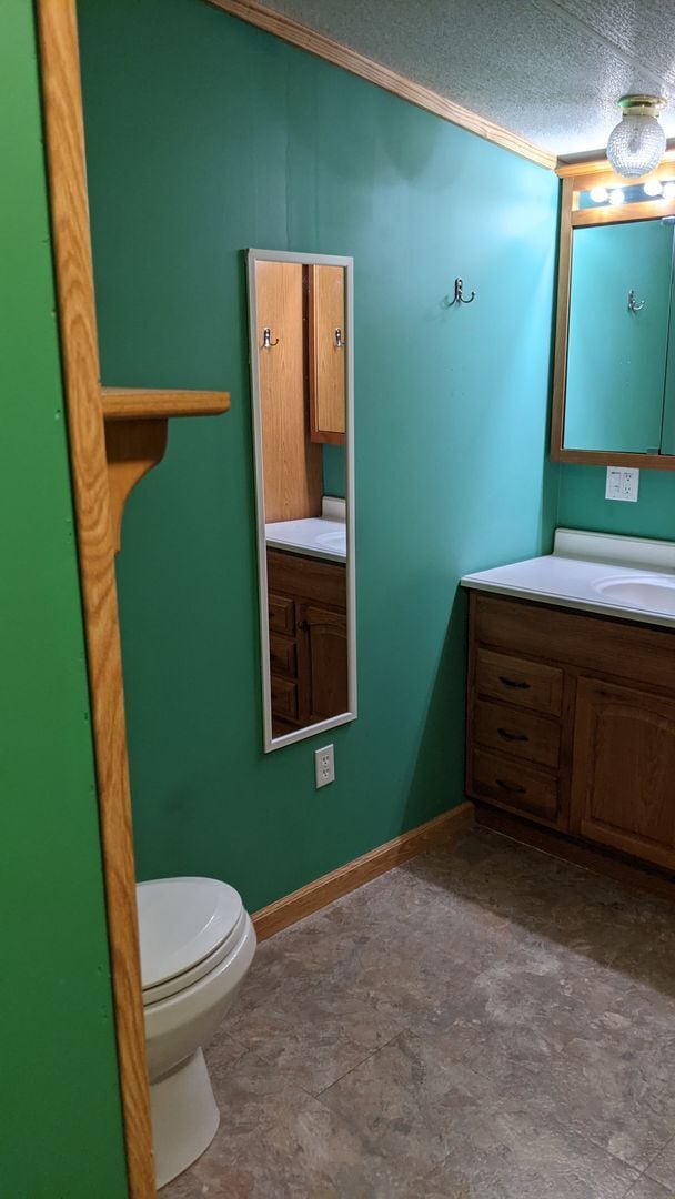 Building Photo - Great 3 Bedroom 2 Bath Home in quiet resid...