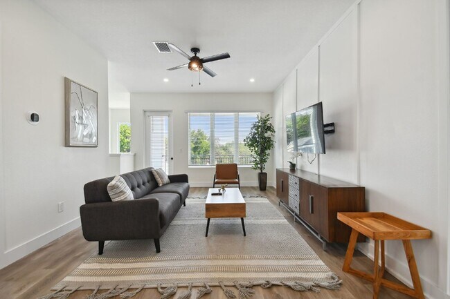 Building Photo - Luxurious 3 Bedroom Condo with Spacious Layout and Prime Location in Tampa, FL!