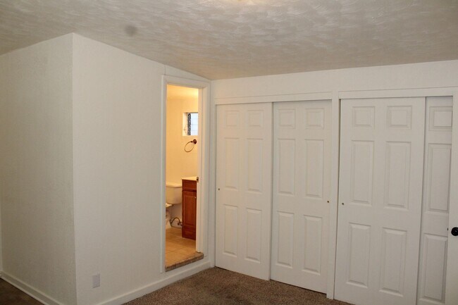 Building Photo - 2528 Irwin Rd