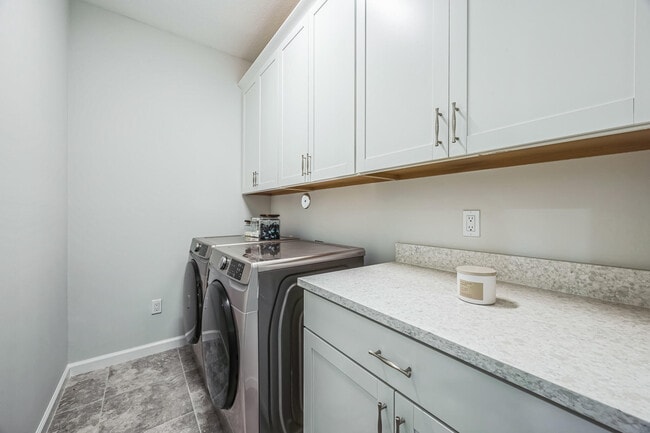 Building Photo - 16369 Oakview Dr