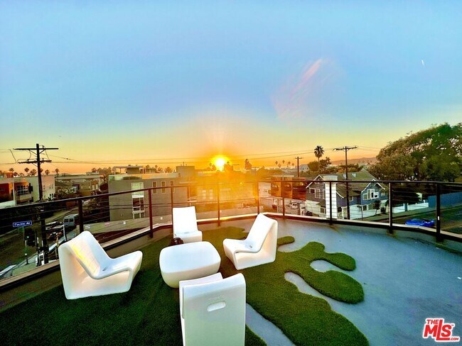 Primary Photo - 822 Pacific Ave