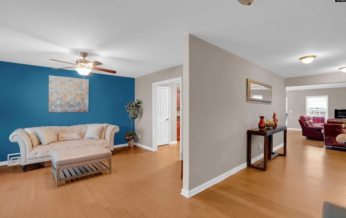 Building Photo - 946 Farnsworth Dr
