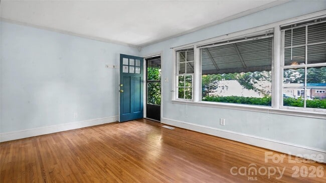 Building Photo - 2126 Arnold Dr