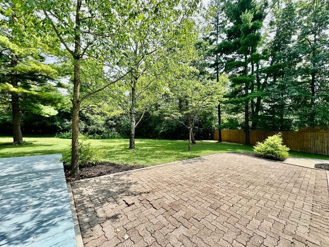 Building Photo - 6631 Pin Oak Ct