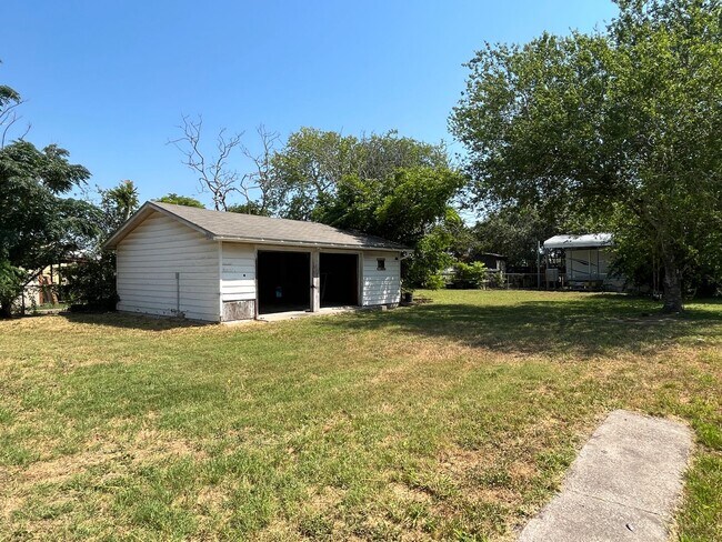Building Photo - Ready for move in