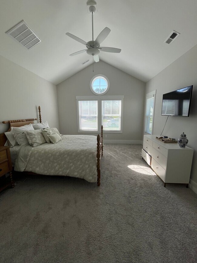Building Photo - 7404 Springwater Dr