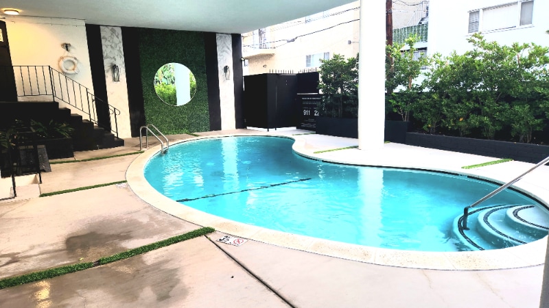 Building Photo - 310 S Almont Dr