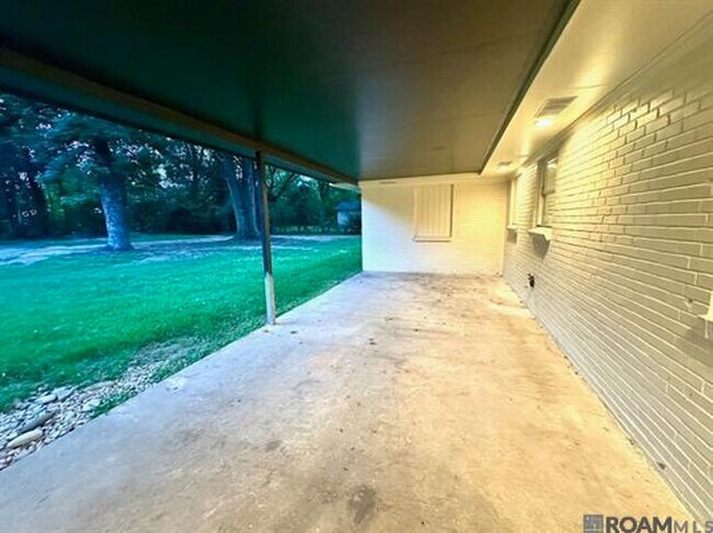Building Photo - 415 Magnolia Wood Ave