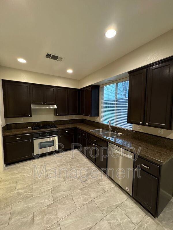 Building Photo - 9542 Windrose Ln