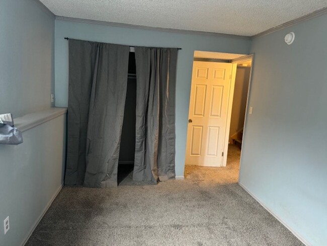 Building Photo - Cozy Pikes Peak Panorama 3BD/1.5BA Split-L...