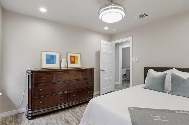 Building Photo - 445 Rocky River Rd