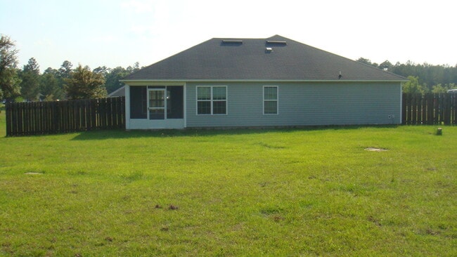 Building Photo - 5761 Emily Ln