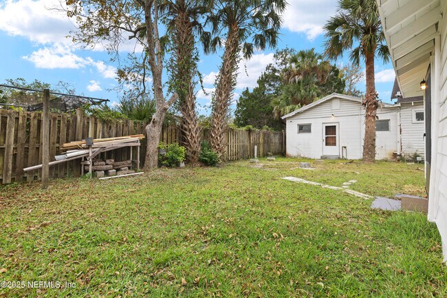 Building Photo - 269 W King St