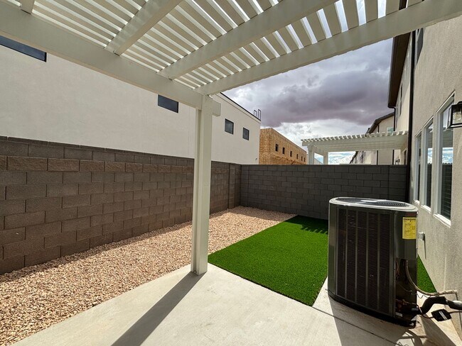 Building Photo - BRAND NEW TOWNHOME FOR RENT!