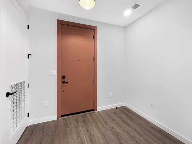 Building Photo - Resort-Style Living at Dovetail | 2 Bed / 2 Bath | Gated Entry