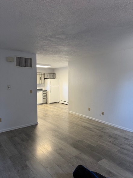 Building Photo - 260 W Park Dr