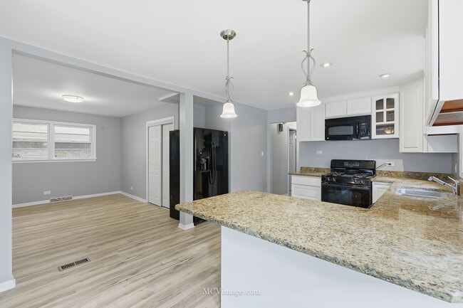 Building Photo - 14714 Ellis Ave