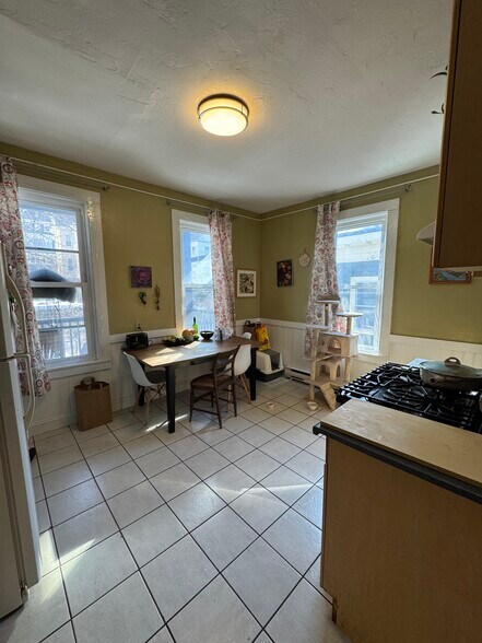 Building Photo - 108 Hyde Park Ave