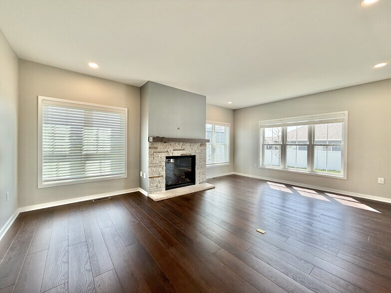 Building Photo - 3184 Warbler Ct