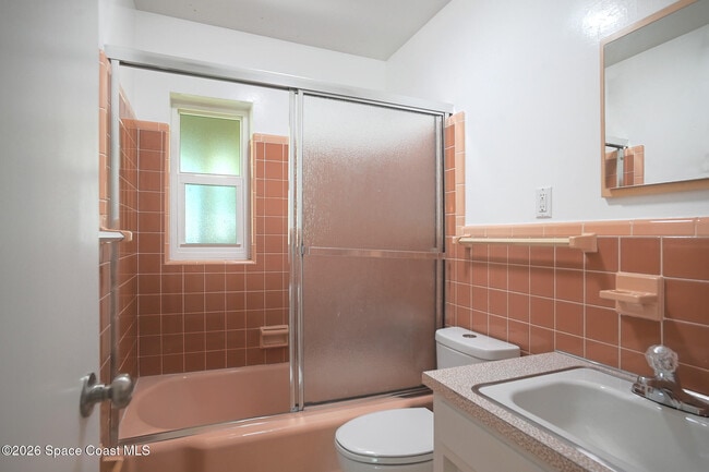 Building Photo - 453 Dolphin St