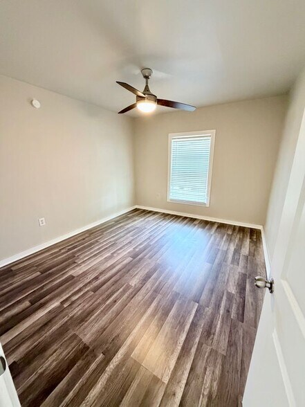 Building Photo - 2736 N Muskingum Ave