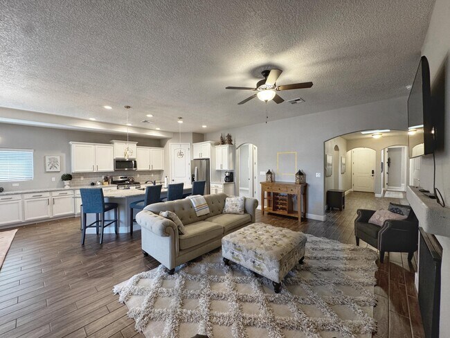 Building Photo - 6801 Prom Ave NE