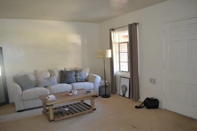 Building Photo - Beamer Park Home For Rent