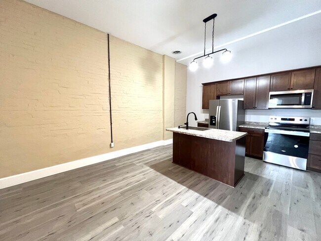 Building Photo - 2 Bedroom/1 Bathroom Unit in Delavan!