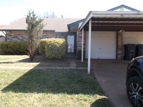 Building Photo - 3 bed, 2 bath, 2 car garage/2 car carport