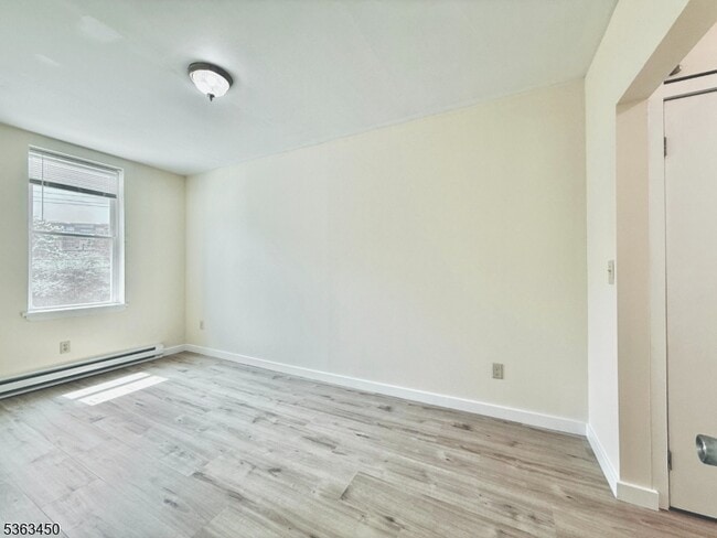 Building Photo - 39 Glenridge Ave