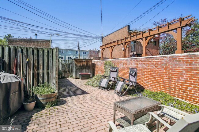 Building Photo - 763 10th St SE