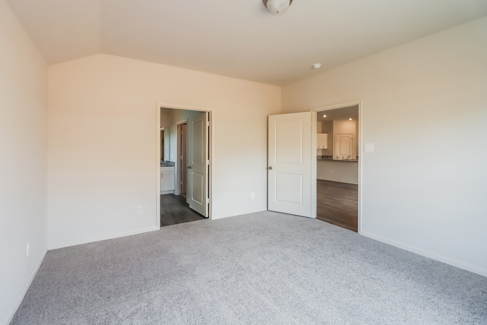 Building Photo - 5516 Fox Blf Dr