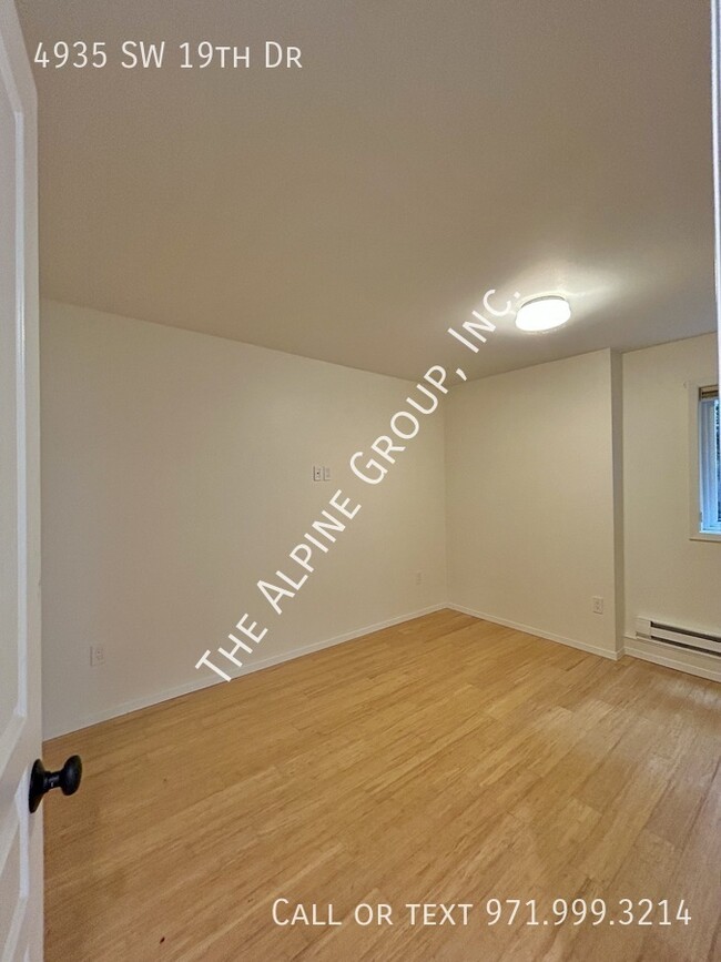 Building Photo - 4935 SW 19th Dr