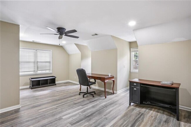 Building Photo - 2883 Wynfair Dr