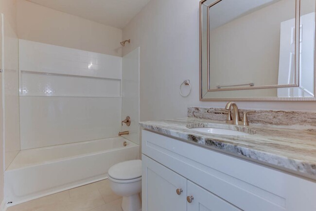 Building Photo - 1121 Nipigon Ct