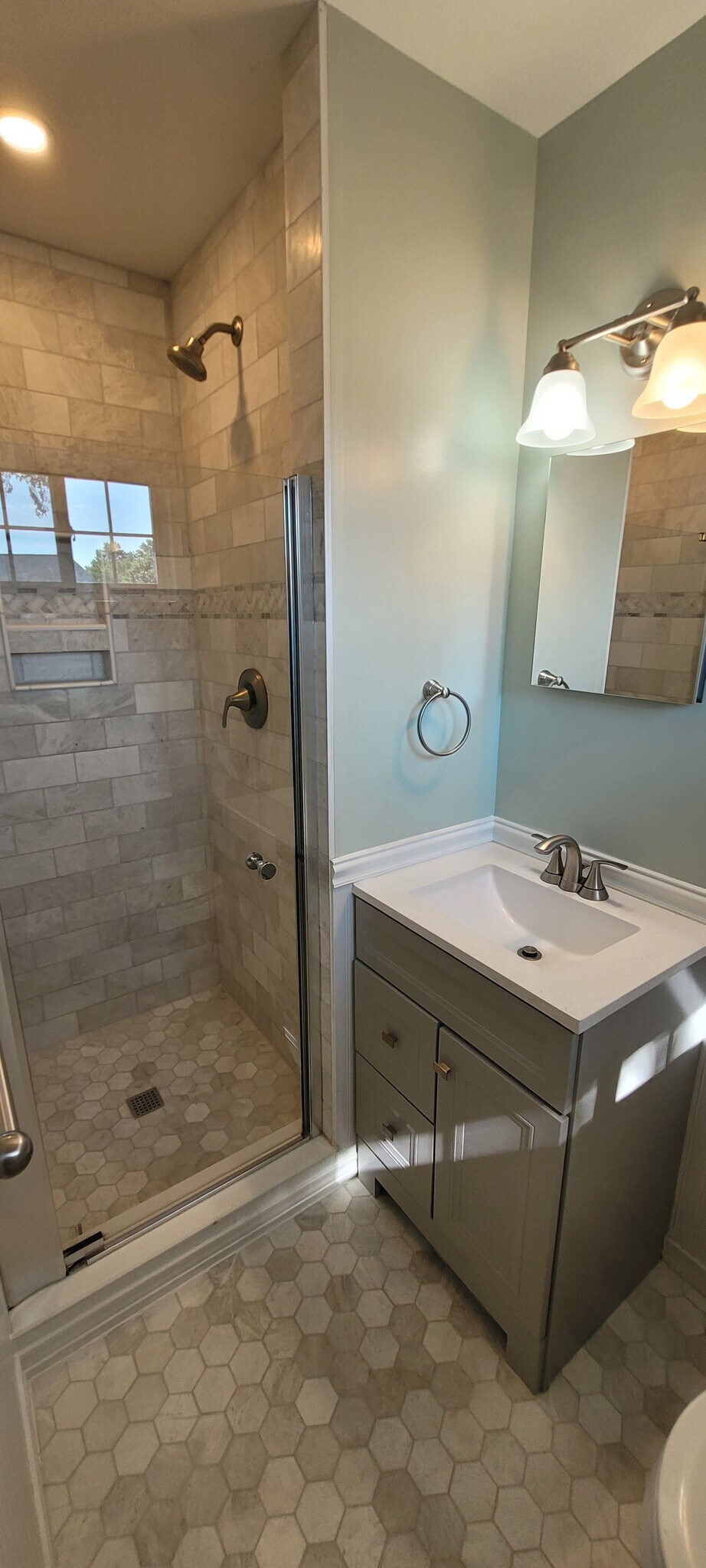 Fully Upgraded Primary Bath - 270 Riverview Rd