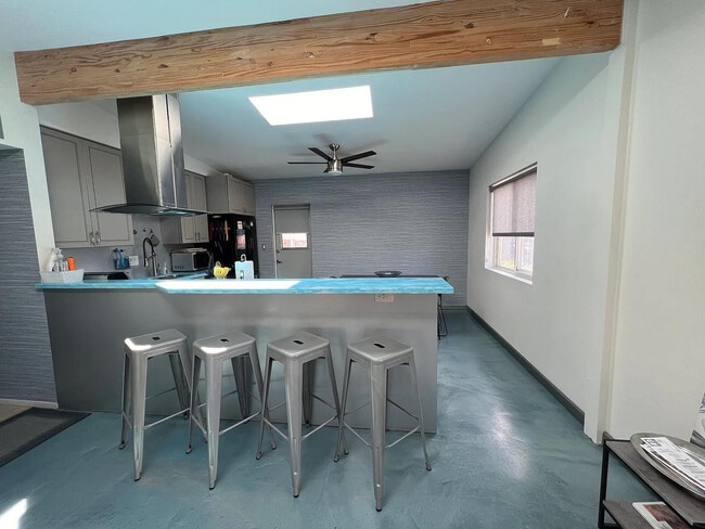 Building Photo - 1031 N 78th Pl