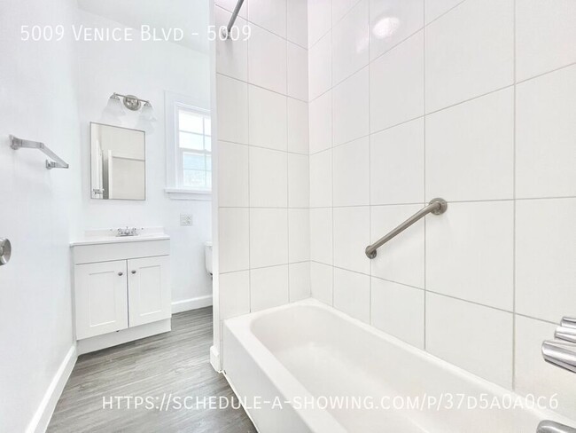 Building Photo - Beautiful newly remodeled “House-style” 2 ...