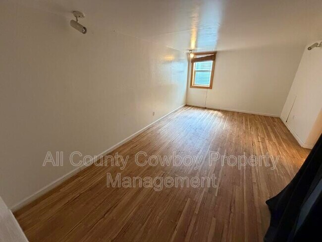 Building Photo - 1407 Ord St