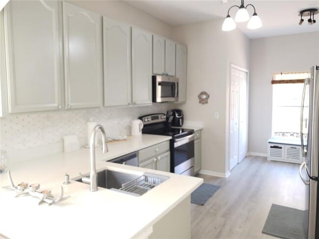 Building Photo - 16530 Cedar Crest Dr