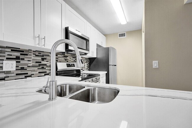 Building Photo - 10733 Cleary Blvd