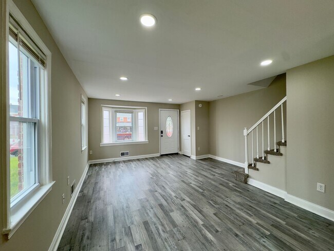 Building Photo - Charming 3 Bedroom/2 Bathroom Townhome in Dundalk, MD!