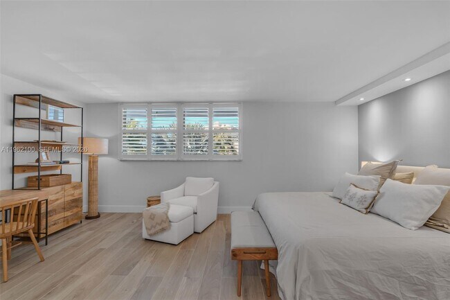 Building Photo - 609 Ocean Dr