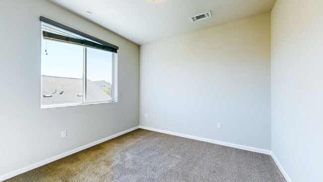 Building Photo - Rare Santa Rosa Four Bedroom house in Desi...