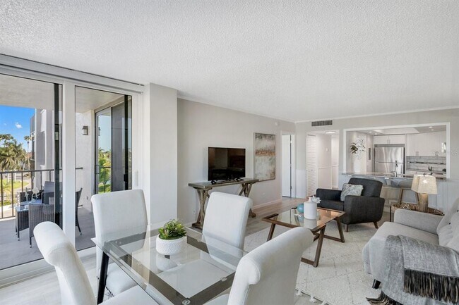 Building Photo - 6295 Bahia Del Mar Cir
