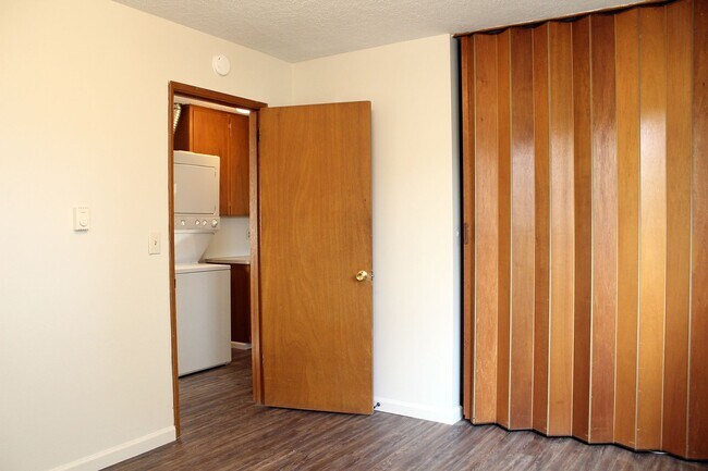 Building Photo - 2002-2012 NE 22nd Ave