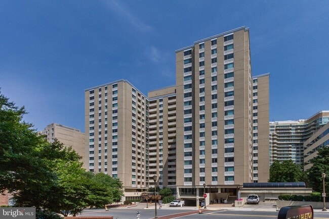 Building Photo - 4601 N Park Ave